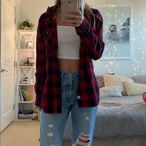 TNA Aritiza boyfriend fit red hooded flannel